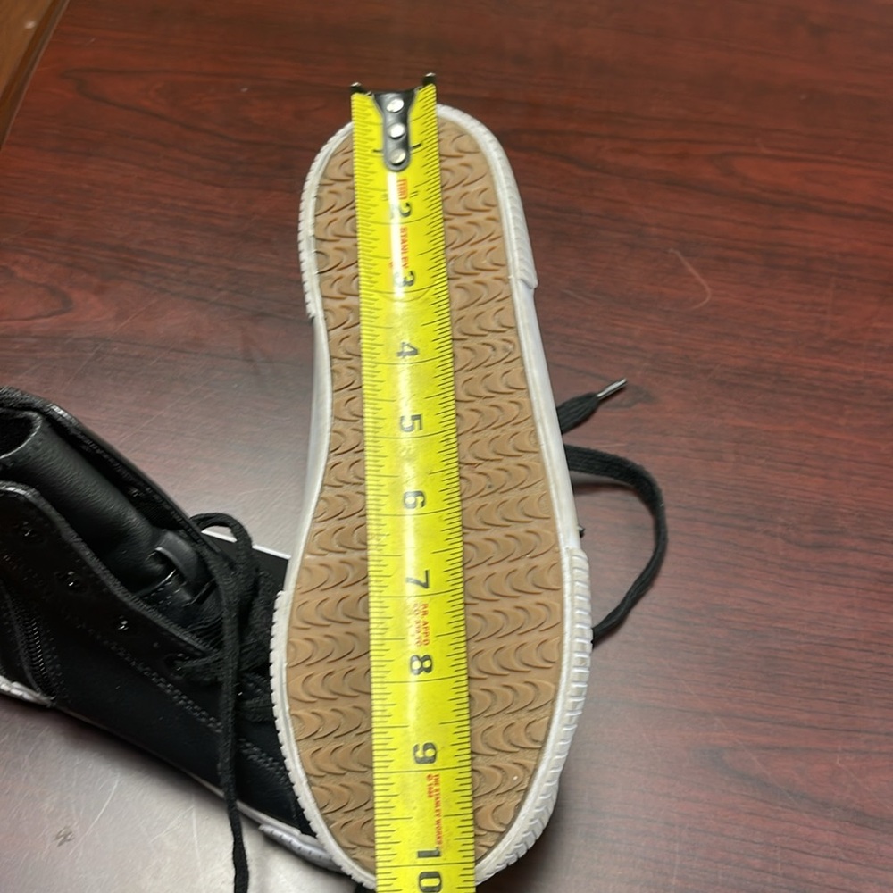 Like New, youth Boys Cat & Jack Black Men's Shoes